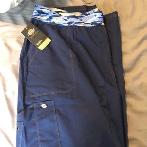 Dickies essence XL navy scrubs